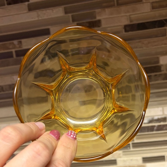 Anchor Hocking Swedish Modern 70s Amber Glass Scalloped Flower Bowl 4.5" - Picture 7 of 7